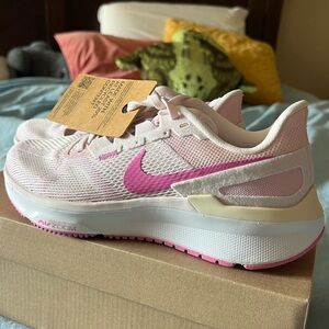 NWOB Nike Women's Pink Running Shoes